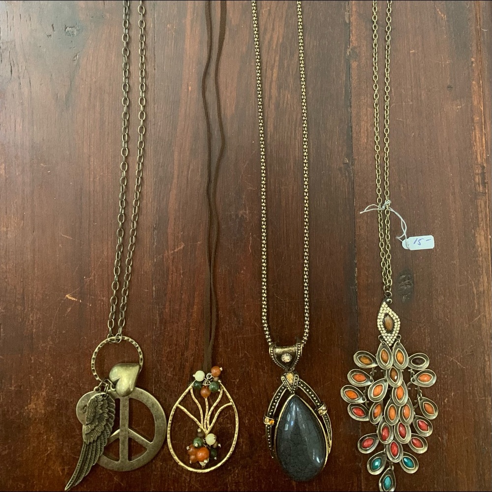 Lot of 4 necklaces